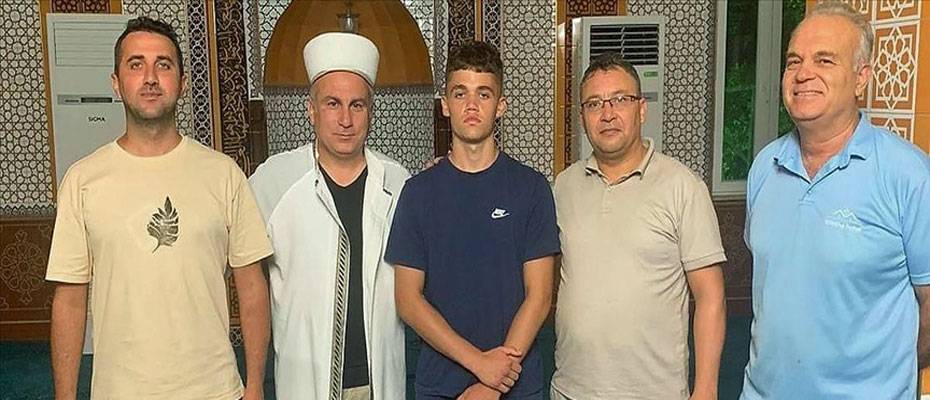Antalya’da rehberden etkilenen İngiliz turist Müslüman oldu