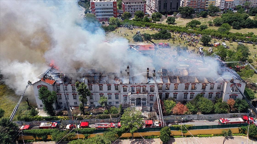 İstanbul'da Balıklı Rum Hastanesi'nde yangın çıktı
