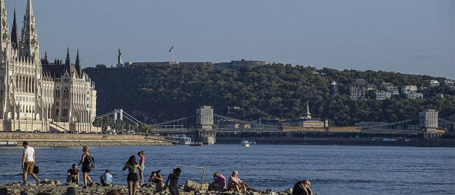 Bulgaristan'da Tuna Nehri'nde su seviyesinin düşmesi ticaret ve turizmi etkiliyor