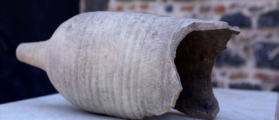 Diyarbakır'daki tarihi surlarda yaklaşık 1700 yıllık amfora bulundu