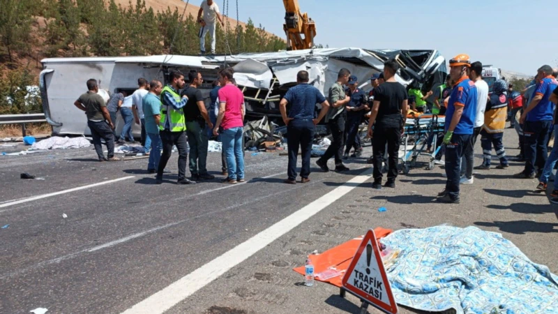 Gaziantep ve Mardin'de İki Kazada 32 Can Kaybı