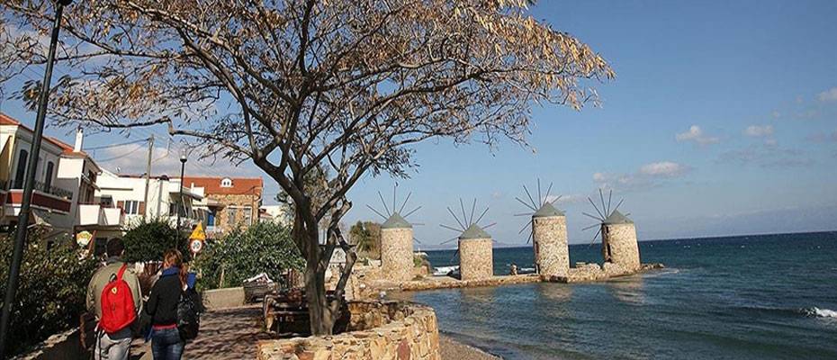 Gençler, Çeşme ve Kuşadası’ndaki ücretsiz yurtlarda tatillerini geçiriyor