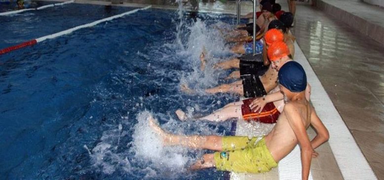 Hakkari'de iki yılda 12 bin çocuğa yüzme eğitimi verildi
