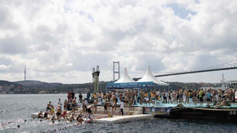İstanbul Boğazı’nda Kıtalararası Yüzme Yarışı