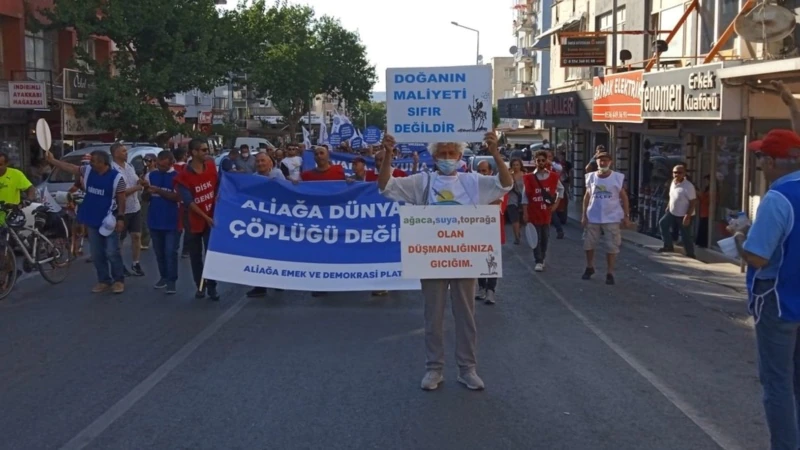 İzmir’de Asbestli Gemiye Protesto