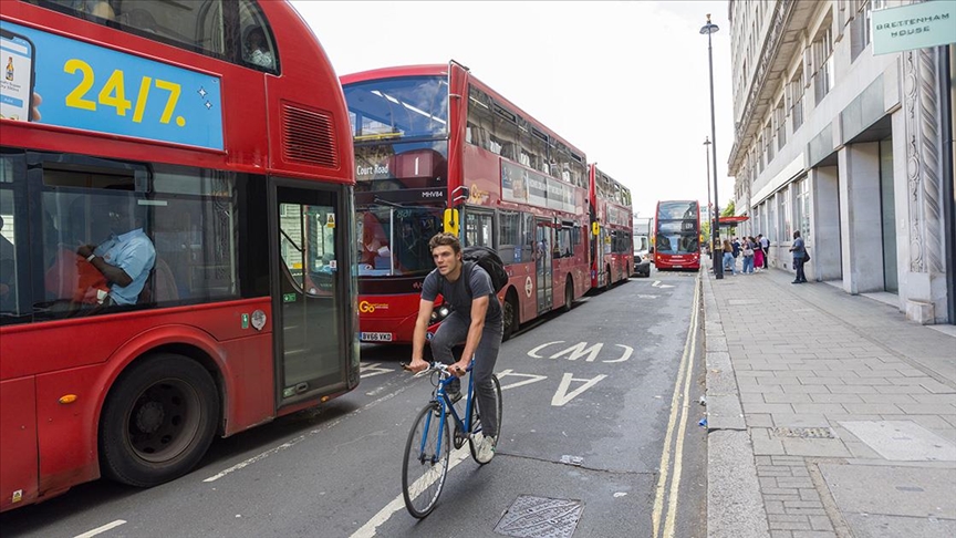 Londra’da metro çalışanları ve otobüs şoförleri greve gitti