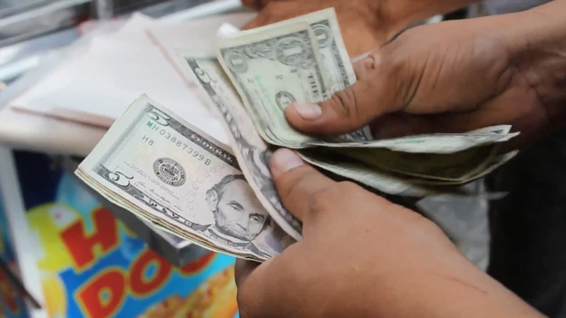 Venezuela’da Dolar Kurunda Bir Günde Yüzde 11,6 Artış
