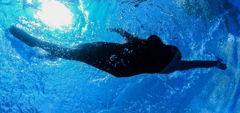Manş Denizi'ni yüzerek tarihe geçen iki Türk kadını mutluluklarını paylaştı