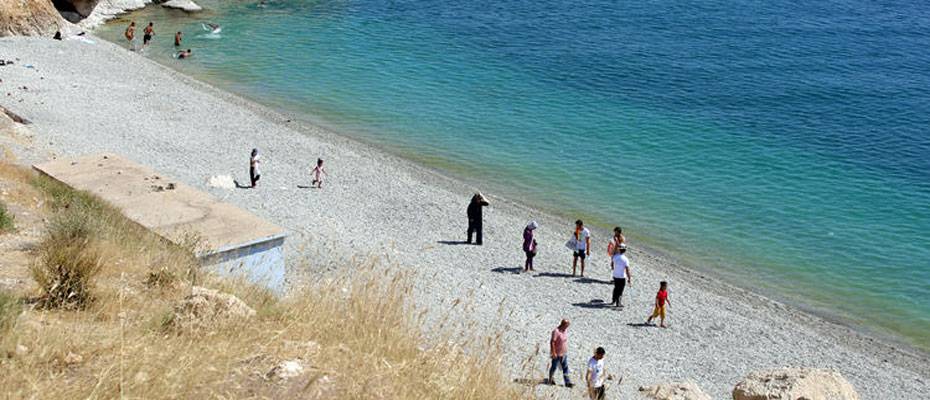 Doğal sit alanı Van Gölü’nün çevresinde temizlik seferberliği başlatılıyor