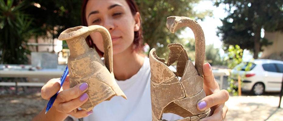 Elaiussa Sebaste Antik Kenti'nde bulunan amfora parçaları birleştiriliyor
