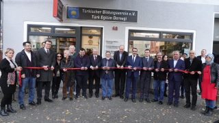 Almanya’nın ilk özel Türk Halk Kütüphanesi Berlin`de açıldı