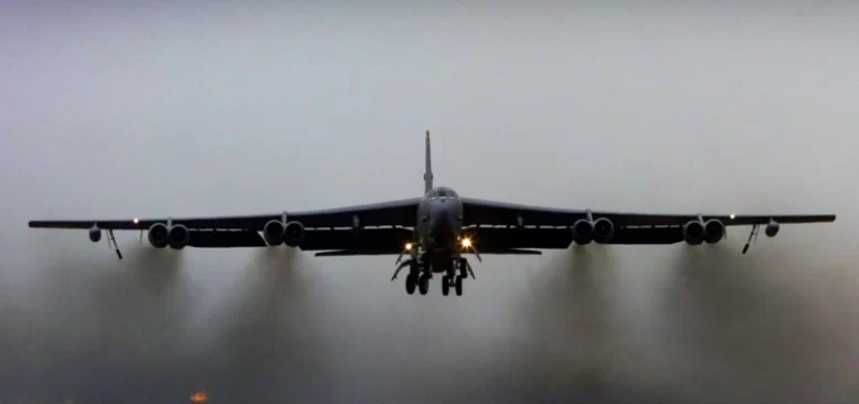 İki ABD Bombardıman Uçağı Orta Doğu Üzerinde Uçtu