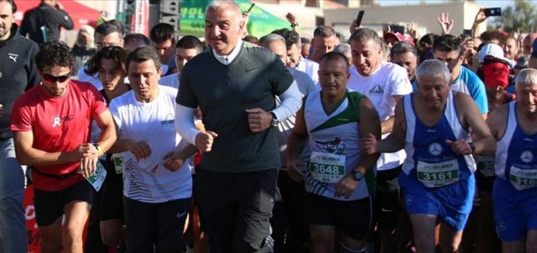 Bakan Ersoy, Uluslararası 7. Gelibolu Maratonu'na katıldı
