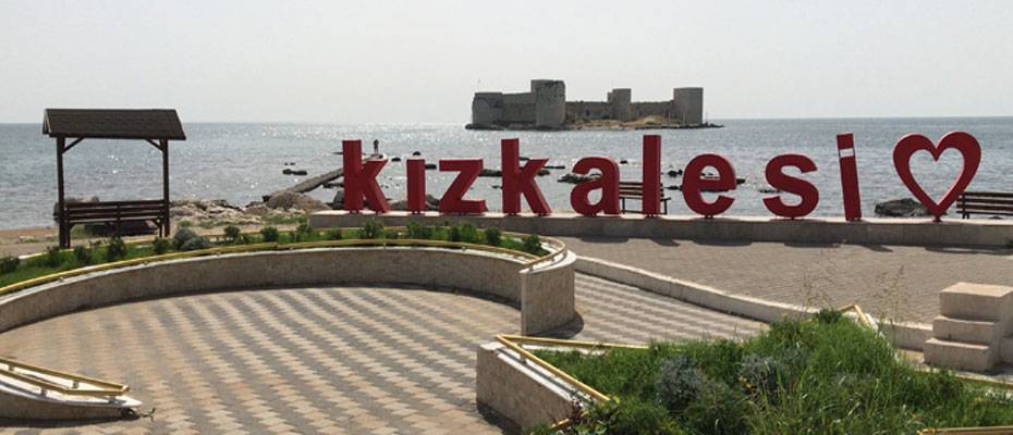 Mersin’deki Kızkalesi’nde turizm hareketliliği sürüyor