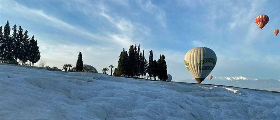 Pamukkale’yi 8 ayda 91 bin ziyaretçi balondan izledi