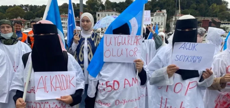 Türkiye’de Yaşayan Uygurlar Çin’i Protesto Etti