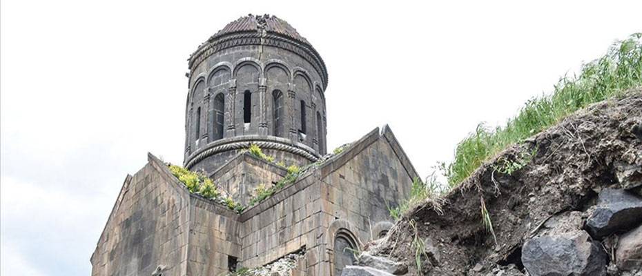 Üç kitabeli bin yıllık kilise turistlerin uğrak yeri