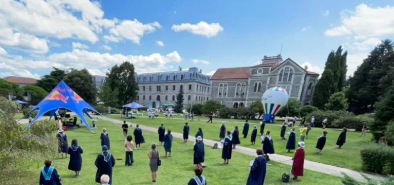 Üniversite Öğrencileri Kalacak Yurt Bulamıyor