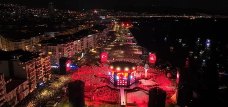 Yüz Binlerce İzmirli Yunan İşgalinden Kurtuluşun 100’üncü Yıldönümünü Coşkuyla Kutladı