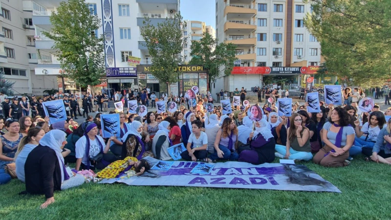 Diyarbakır’da Yasak Gölgesinde İran Protestosu