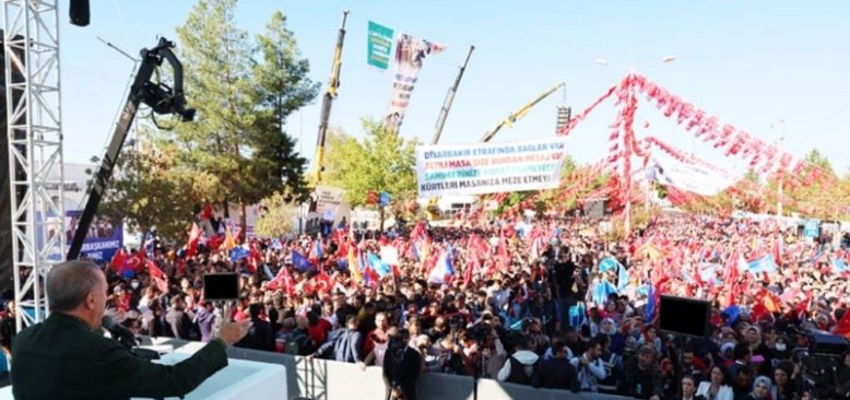 Erdoğan’dan Diyarbakır’da HDP ve Demirtaş’a Eleştiri
