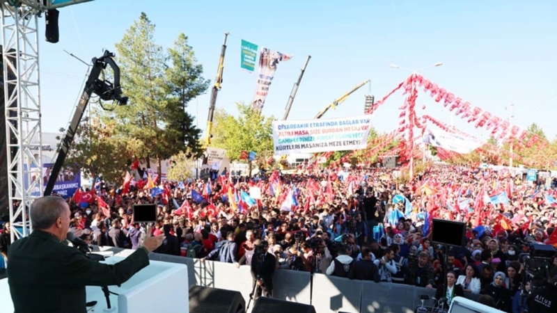 Erdoğan’dan Diyarbakır’da HDP ve Demirtaş’a Eleştiri