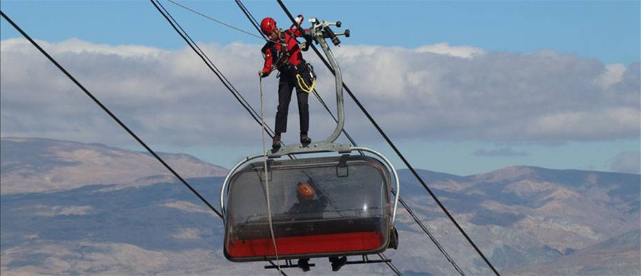 Ergan Dağı’nda kayak sezonu öncesi kurtarma tatbikatı yapıldı