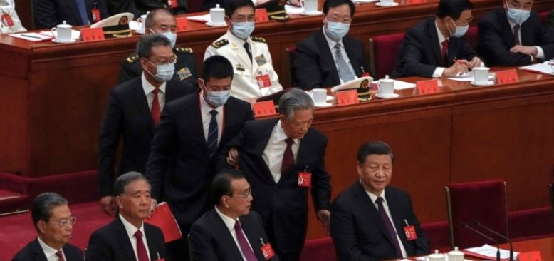 Eski Çin Cumhurbaşkanı Kurultaydan Alelacele Çıkarıldı