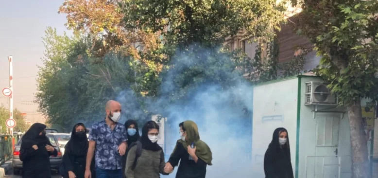İran’da Polis ile Öğrenciler Çatıştı