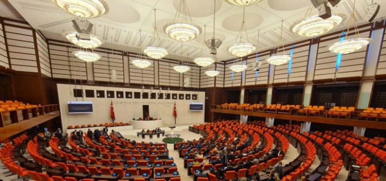 AKP Anayasa Değişikliğini Neden Erteliyor?