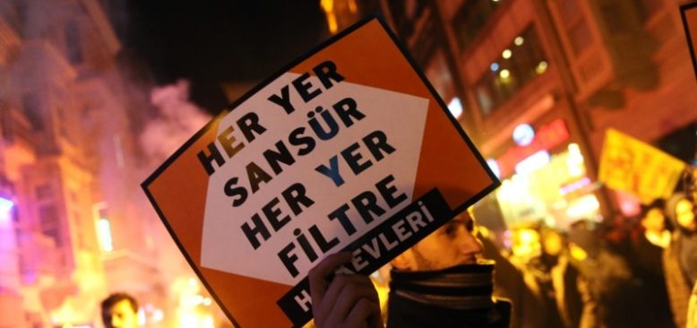“Türkiye'de İnternet Özgürlüğü Gerilemeyi Sürdürüyor”