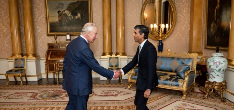 Rishi Sunak İngiltere Başbakanı Olarak Göreve Başladı