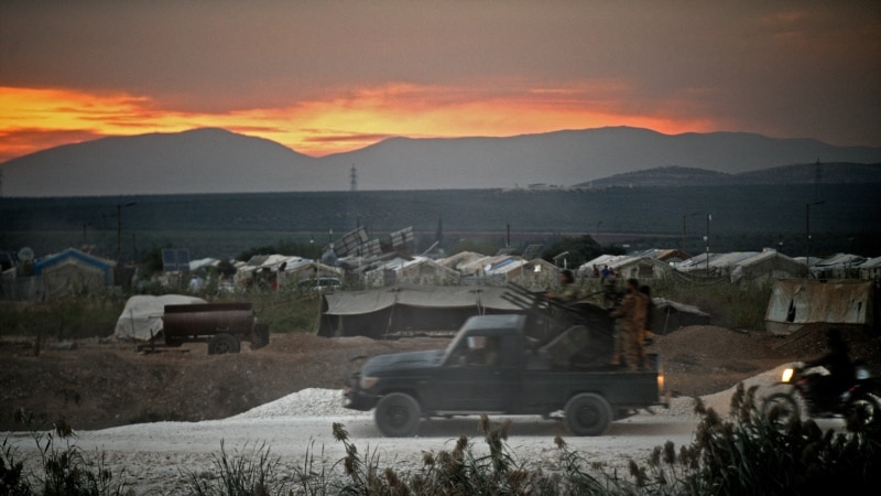“Türk Ordusu HTŞ ve Suriyeli Muhalif Çatışmasını Durdurmak İçin Konuşlandı”