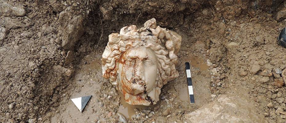 Aizanoi halkının 1700 yıllık pagan heykelleri Koca Çay'da bulundu
