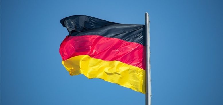 Alman hükümeti İran’daki vatandaşlarını ülkeyi terk etmeye çağırdı
