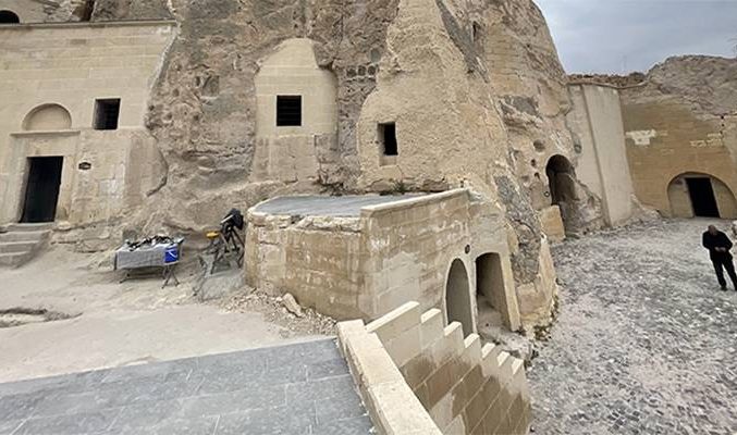 Dede mirası 1700 yıllık manastırda turizm elçiliği yapıyor