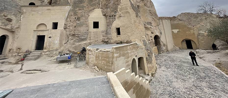 Dede mirası 1700 yıllık manastırda turizm elçiliği yapıyor