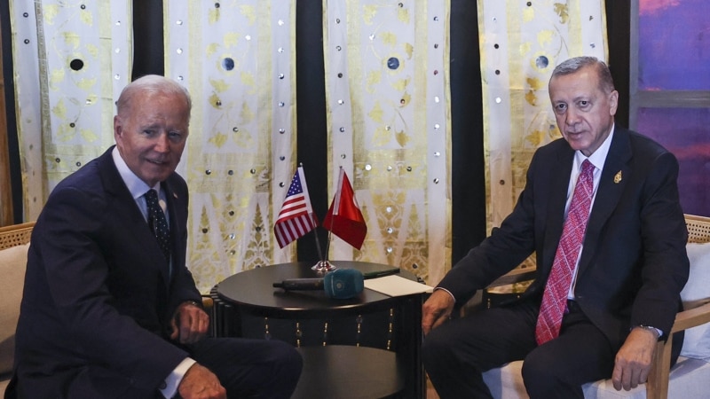 Endonezya’daki G20 Liderler Zirvesi’nde Erdoğan’la Biden Görüştü