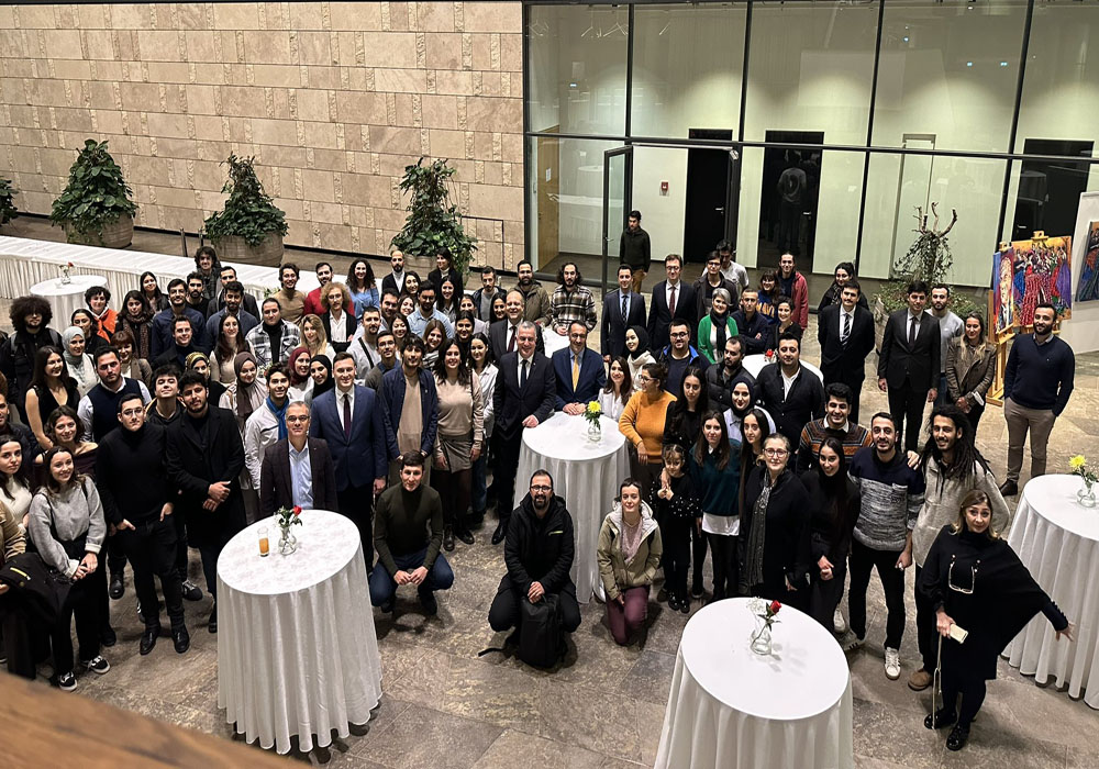 ‘Siz gençlere ihtiyacamız var’