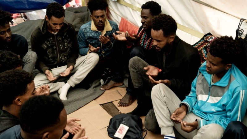 Fransa Akdeniz’de Kurtarılan 44 Göçmeni Sınırdışı Ediyor