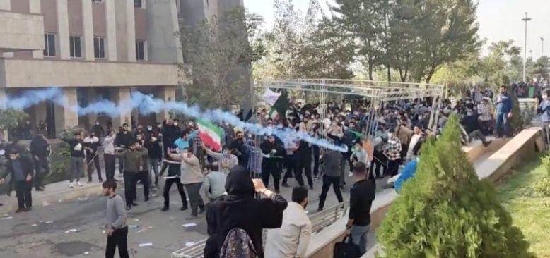 İran'da Bin Kişi Hakkında İddianame  