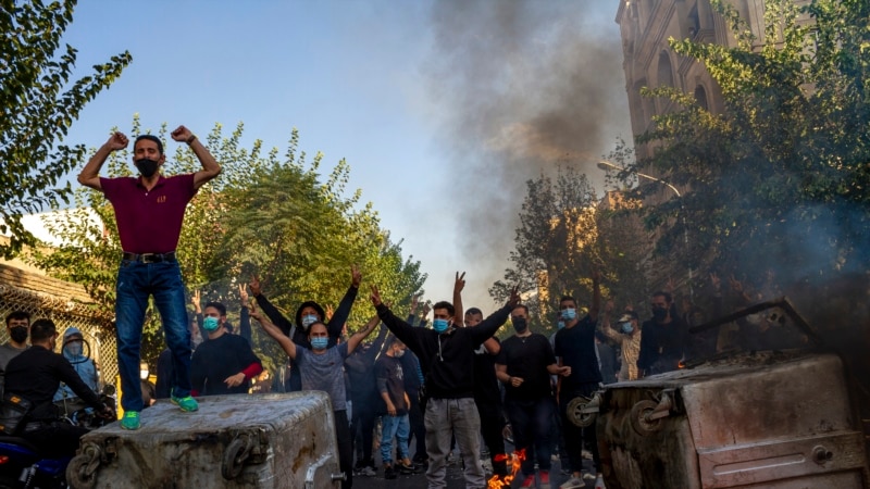 İran’da Sokak Protestoları Tüm Hızıyla Sürüyor