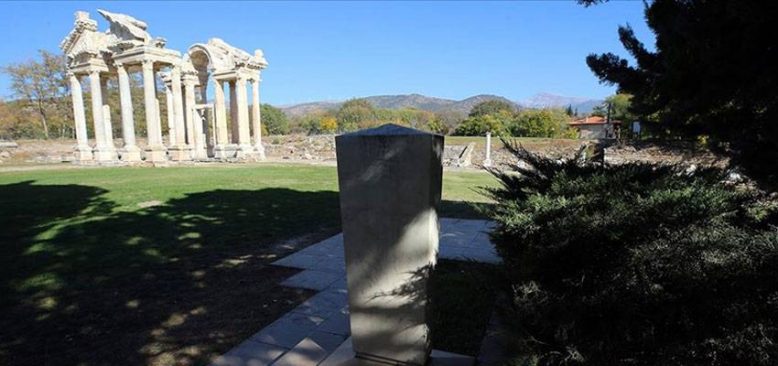 Mezarı Afrodisias Antik Kenti’nde olan arkeolog: Kenan Erim