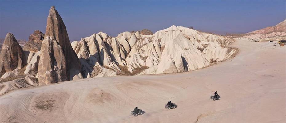 Nevşehir peribacaları ve kaplıcalarıyla ara tatilde de turist çekiyor