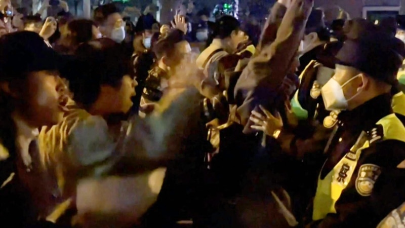 Şangay Sokaklarında Protestoculara Polis Müdahalesi