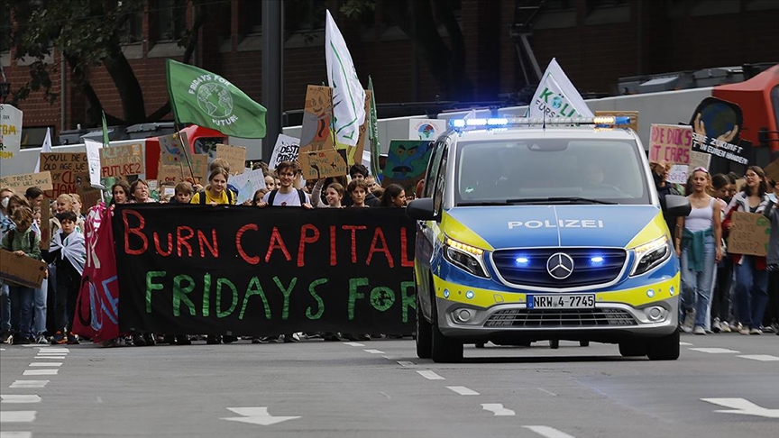 Almanya’da iklim aktivistlerinin yaptığı eylemler tartışma konusu oldu