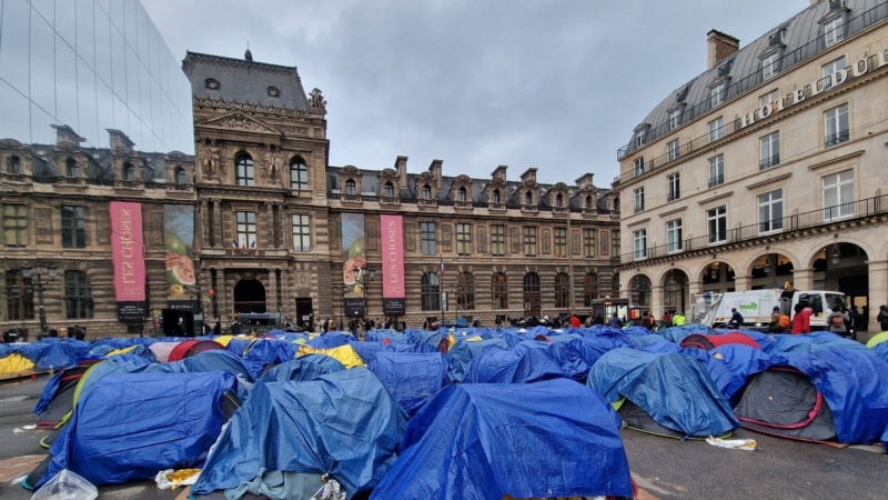 Paris’in Ortasında Göçmen Kampı
