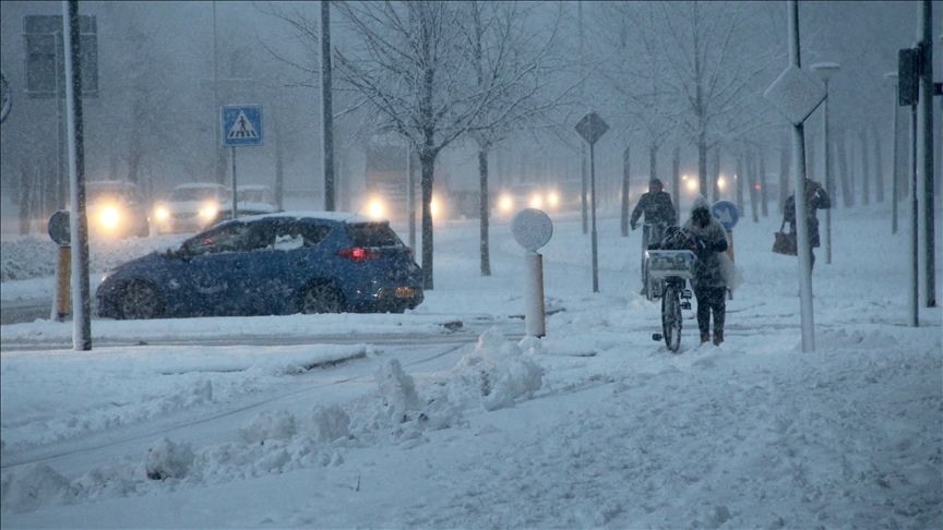 Almanya’da kötü hava koşulları hayatı olumsuz etkiledi