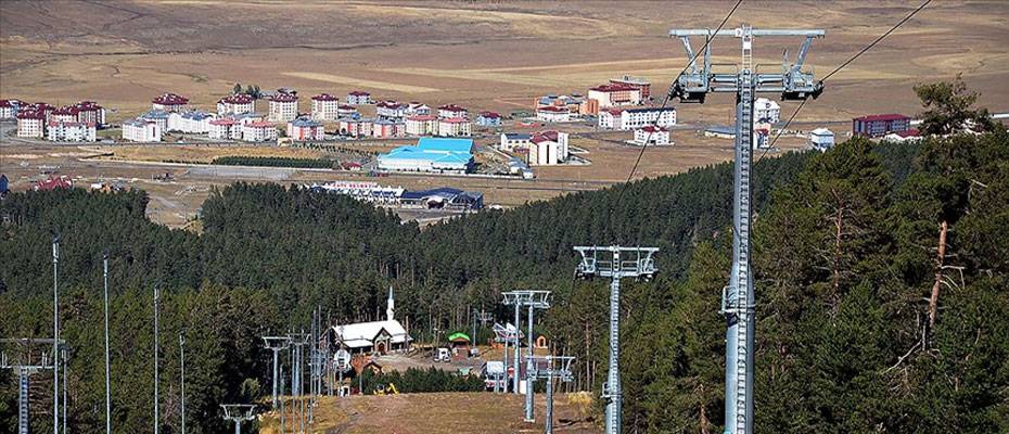 Cıbıltepe'de sezon açılmasa da tatilciler kayak keyfi yaşadı