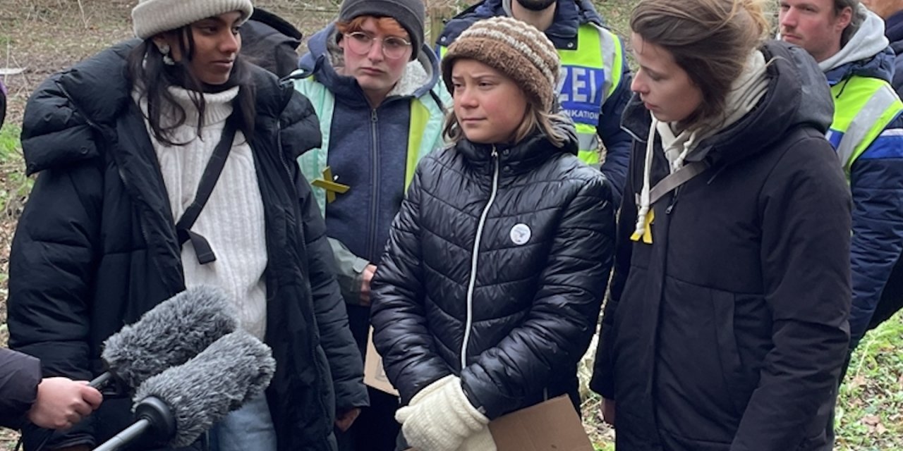 Alman polisi, İsveçli çevre aktivisti Thunberg'i "linyit köyü" çevresinden uzaklaştırdı
